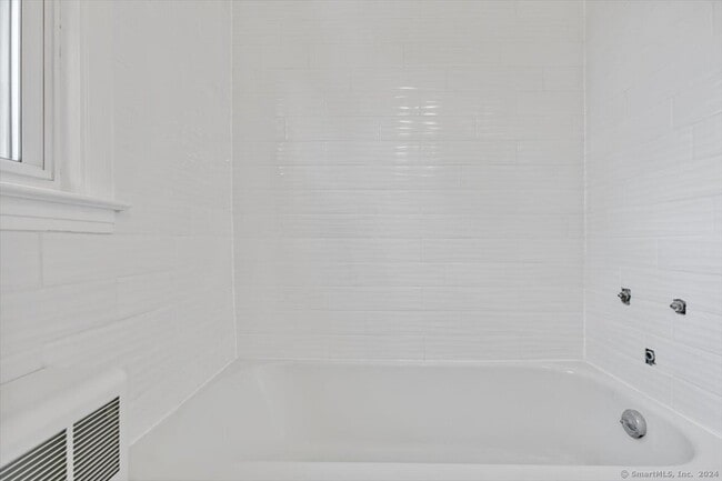 Building Photo - 119 Sunnyside Ct