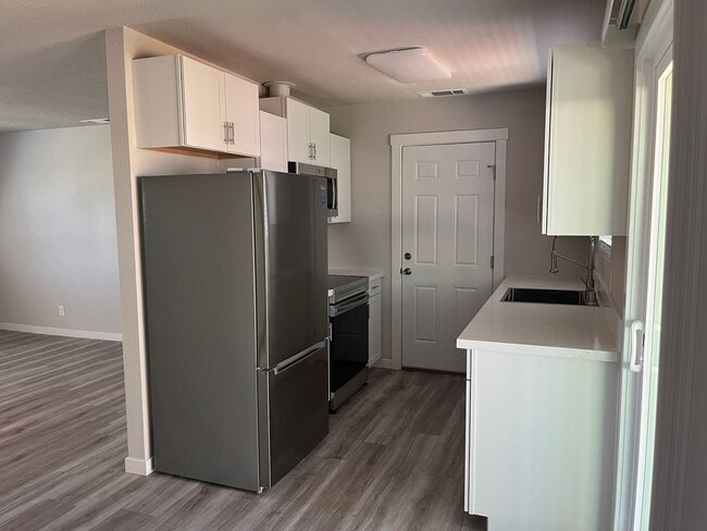 Building Photo - Remodeled cozy home in North Redding!