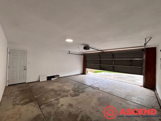 Building Photo - Beautiful 4 Bedroom Home In Rosedale!