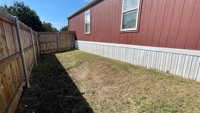 Building Photo - 1203 Thicket Ct