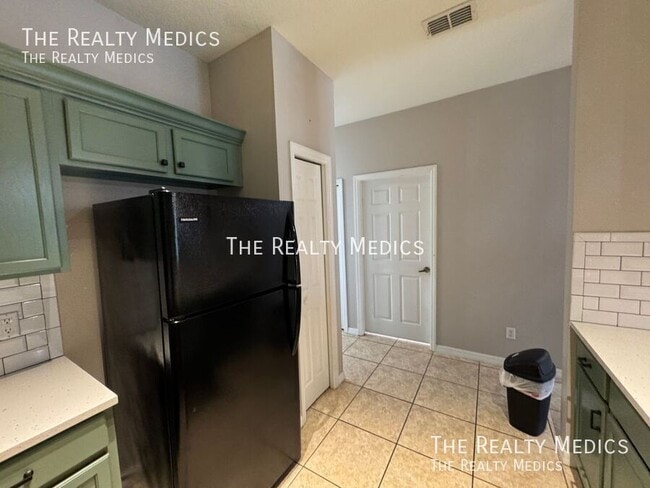 Building Photo - 2854 Oakwater Dr