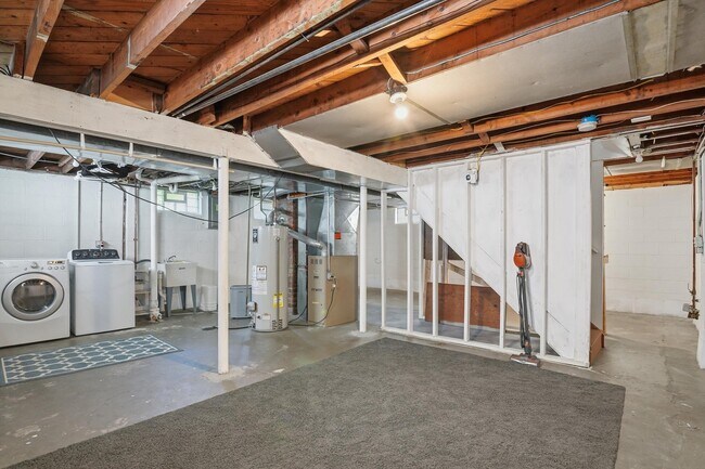 Building Photo - 3432 Woodside St