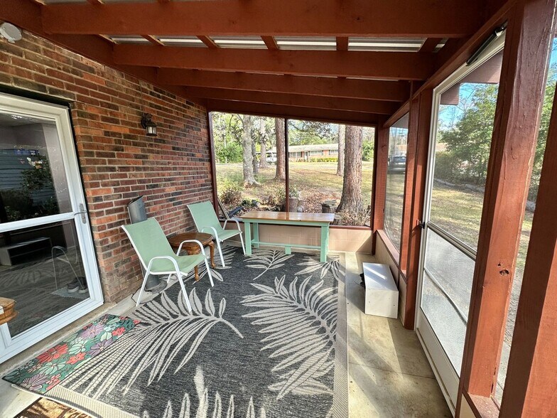 Building Photo - 923 Abbiegail Dr