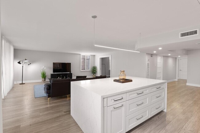 Building Photo - 6502 N Central Ave