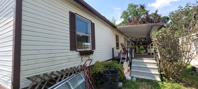 Building Photo - 3 bedroom 2 bathroom mobile home in Quarry...