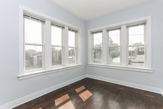 Building Photo - 2647 W Potomac Ave