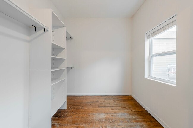 Building Photo - 1709 W Barry Ave