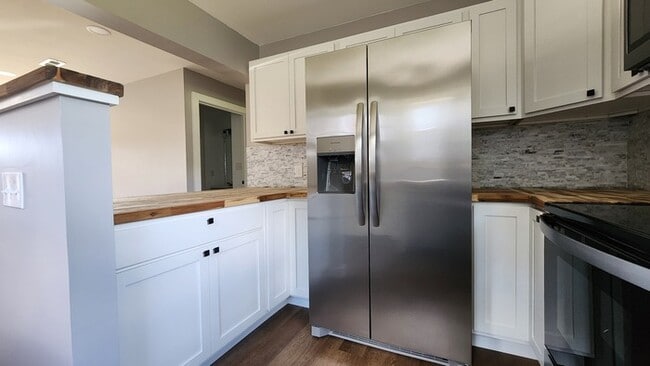 Building Photo - Totally renovated house now for lease