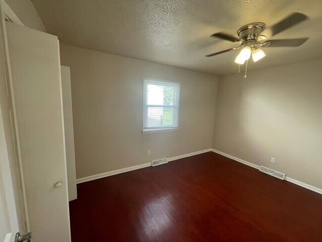 Building Photo - Beautiful 4 bed home