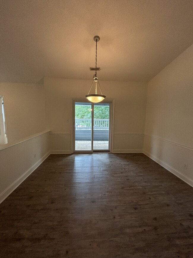 Building Photo - 104 Breezewood Dr
