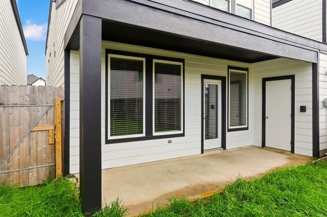 Building Photo - 12330 Basilwood Dr