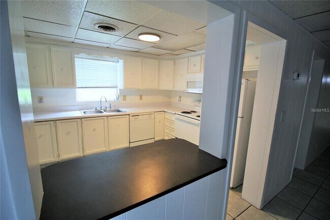 Building Photo - 521 20th St SW