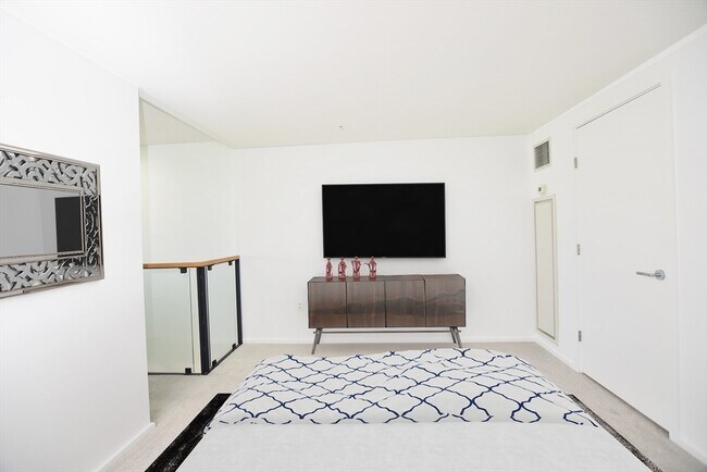 Building Photo - 1 Earhart St