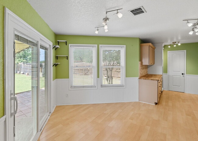 Building Photo - Incredible value with a **washer, dryer, refrigerator, shed, and a covered backyard with a dog run!