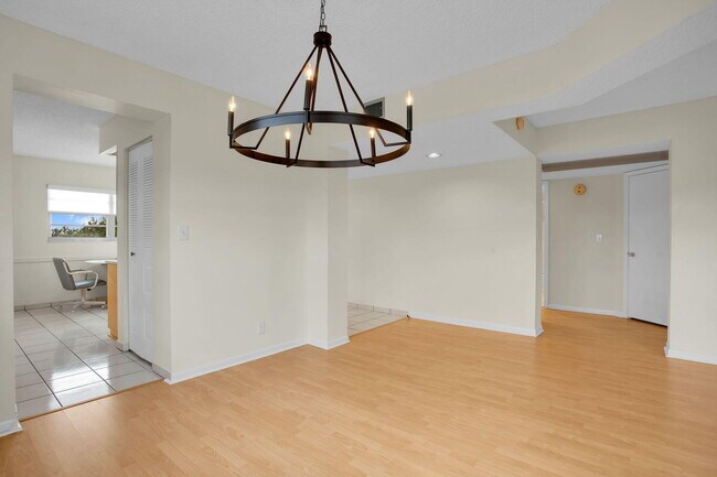 Building Photo - 1605 Abaco Dr