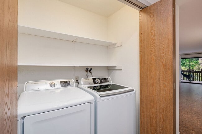 Building Photo - Pool’s Open! -Huge, refreshed 2 BR-2 Bath ...