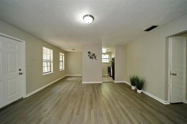 Building Photo - Charming 2BR Unit in Tallahassee