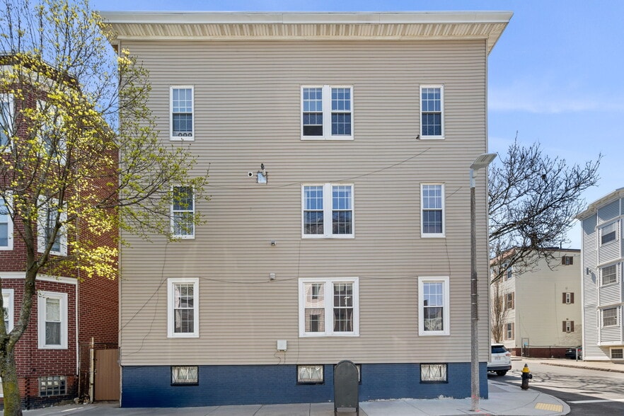 Building Photo - 54 H St