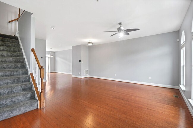 Building Photo - 3 BEDROOM, 4 BATHROOM TOWNHOME AVAILABLE MARCH 15th SUMMERFIELD RESIDENCES AT VICTORY PROMENADE!