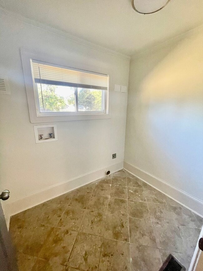 Building Photo - Ranch Style 3 Bedroom 2 Bath and 2 car gar...