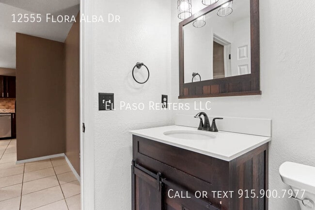 Building Photo - 12555 Flora Alba Dr