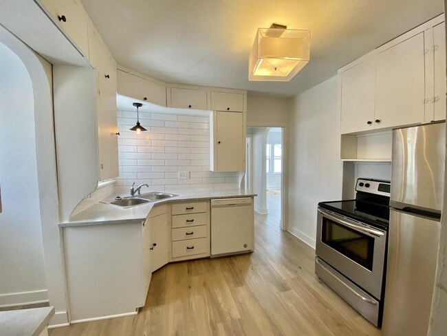 Primary Photo - 1524 W Clark St