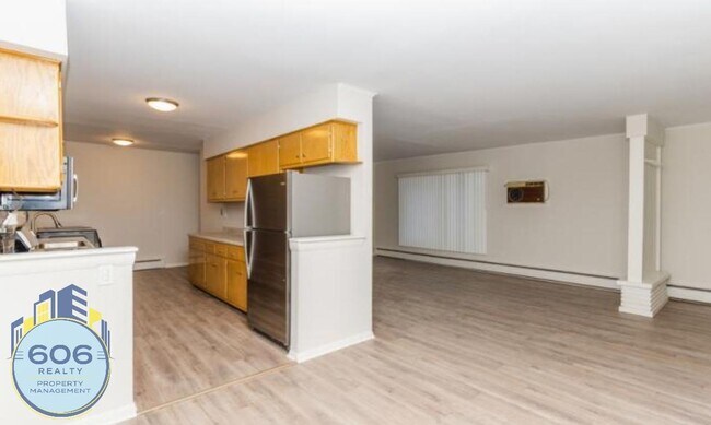 Building Photo - 5565 W 95th St