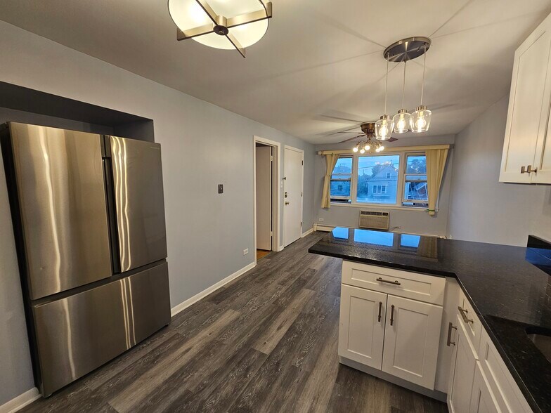 Building Photo - 4640 South Avers Avenue