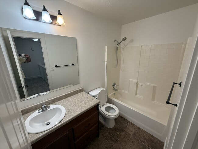 Building Photo - 1427 S Paddock Dr