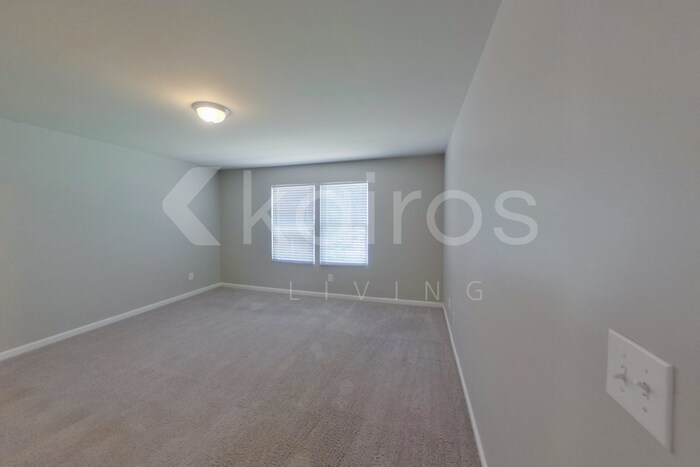 Building Photo - 214 York Ln