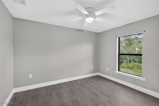 Building Photo - 839 Bedford Dr