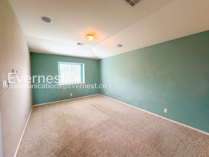 Building Photo - 1620 Willow Vista