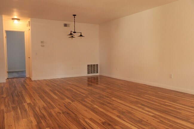 Building Photo - Spacious 3 bedrooms 3 full baths home in Chula Vista