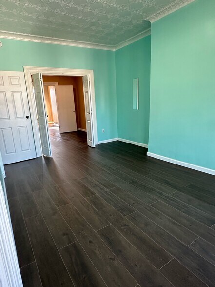 Building Photo - 326 50th St