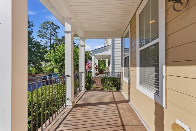 Building Photo - 313 Lakeview Dr