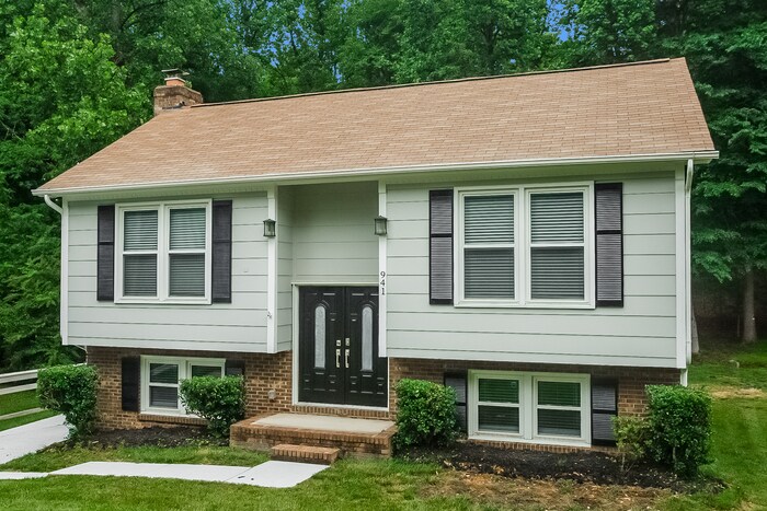 Building Photo - 941 Foxborough Rd