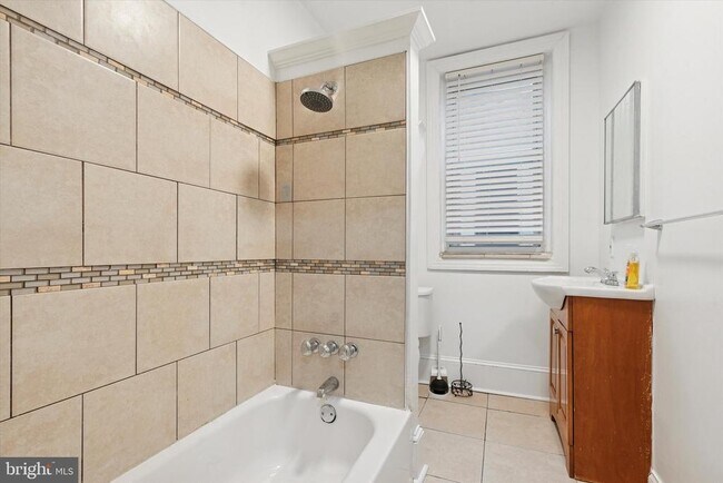 Building Photo - 6020 Catharine St