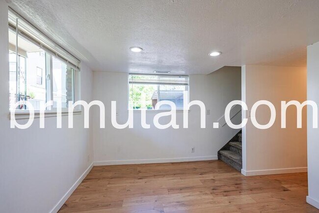 Building Photo - 2590 S 800 E