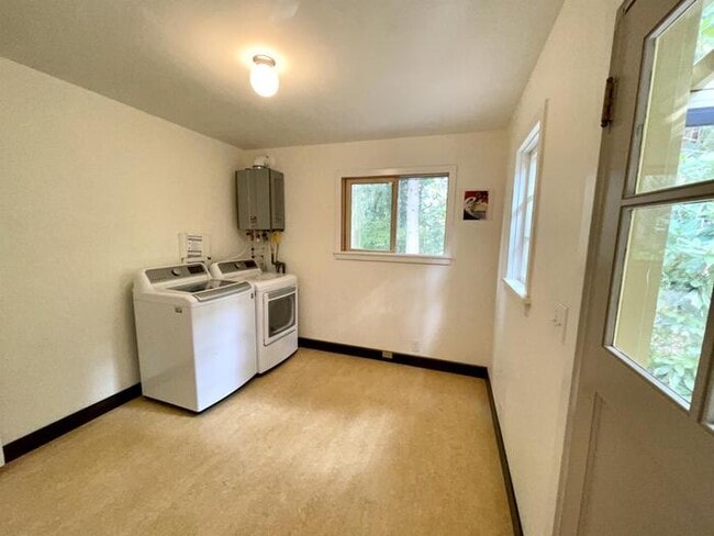 Building Photo - Private Cottage In the Country - in the ci...