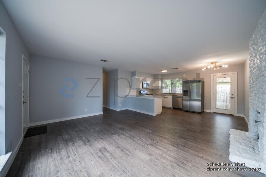 Building Photo - Unit A
