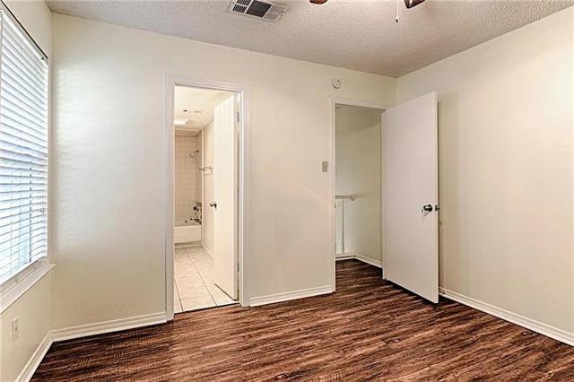Building Photo - 1473 Meadowood Village Dr