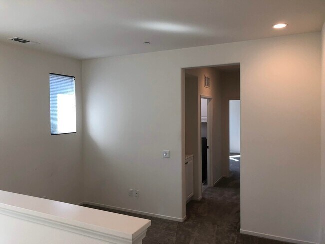 Building Photo - Beautiful 4 Bed 3 Bath Home In Harmony Gro...