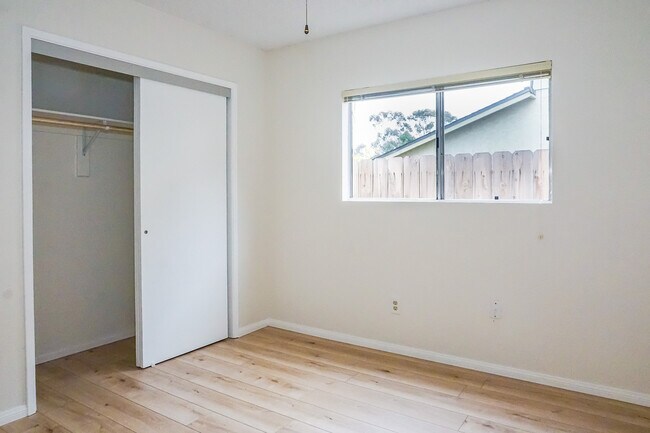 Building Photo - Detached home centrally located in Linda V...