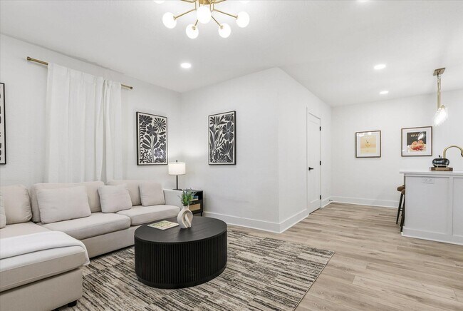 Building Photo - 643 W 8th Ave