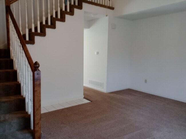 Building Photo - 210-210 Nikki Way