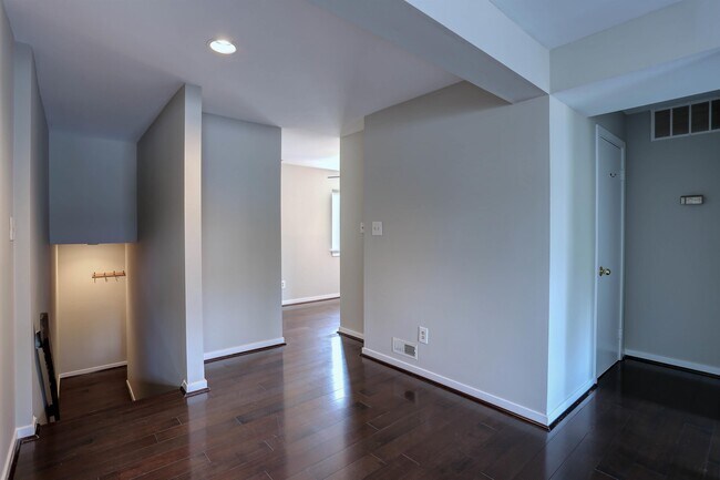 Building Photo - 8906 Battery Pl
