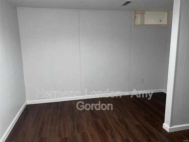 Building Photo - 8113 Parkwood Dr