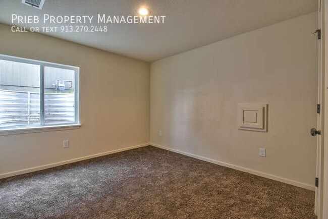 Building Photo - Prairie Haven Duplex - Available January 19th
