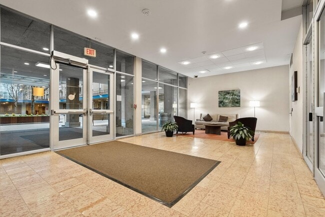 Building Photo - 77 Pond Ave