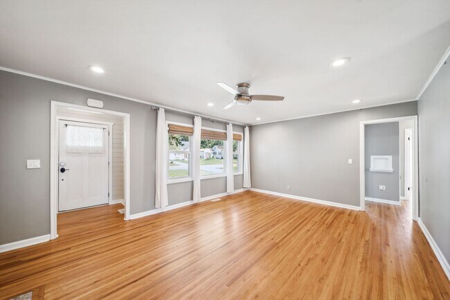 Building Photo - Adorable Home in the Heart of Midtown!